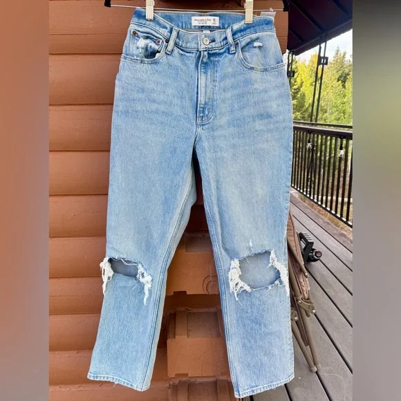 Abercrombie Curve Love 90s Ultra High Rise Straight Jeans - Picture 10 of 16